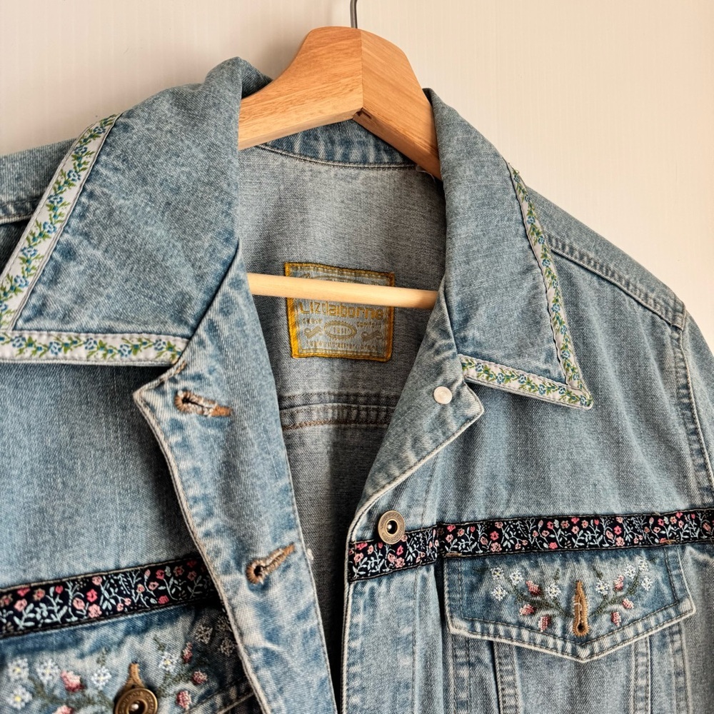 Vintage Liz Claiborne Light Blue Denim Jacket with Embroidered Trim - Picture 4 of 8